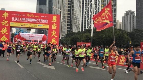 直击2017深圳国际马拉松