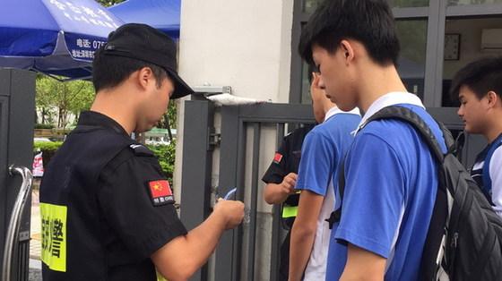 直击深圳送考现场 孩子高考志愿家长知多少？