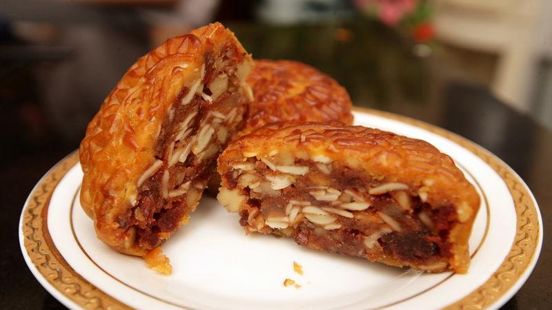 在现场|你吃的“佳宁娜”月饼是这样做出来的！