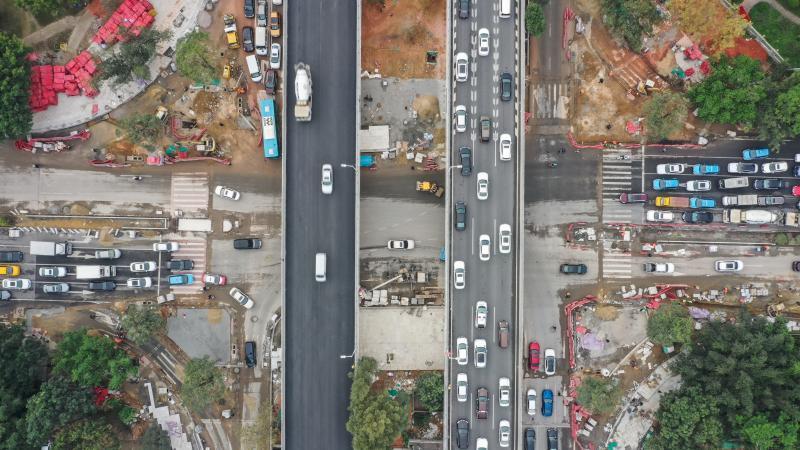 在现场|深圳哪些路段被开膛？跟人大代表走一趟