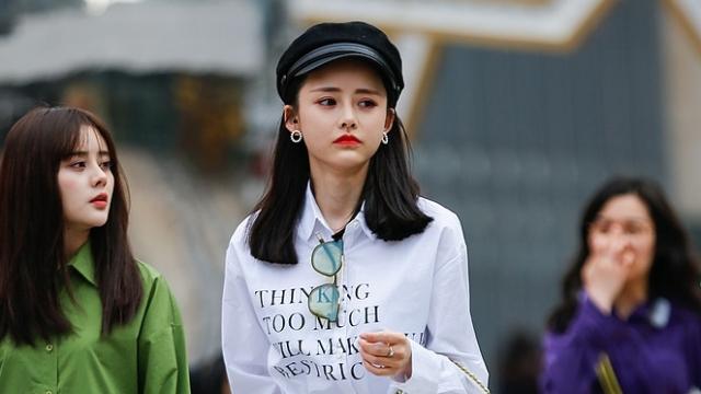 街拍福田：华强北街头青春潮流气息扑面而来 外国美女竞相斗艳