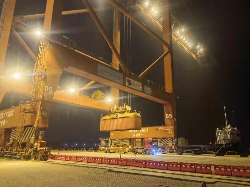 一天2472吨！大铲湾码头“海上供港快线”创下开航以来最高记录