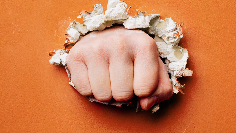 绝不能让调查“周公子”烂尾