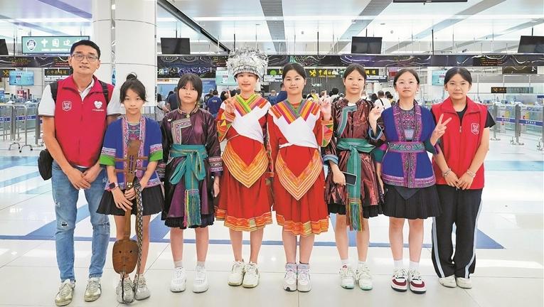 侗乡学子跨越千里与“深圳老友”相会