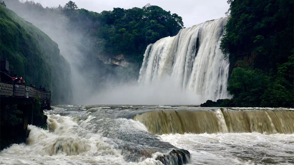 奇观天下|丰水期的黄果树瀑布令人震撼（视频）