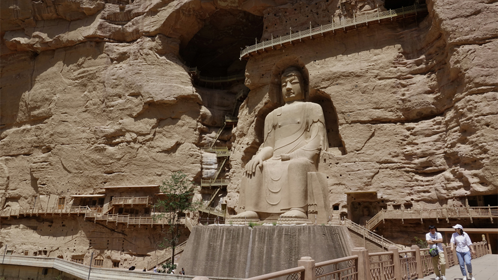 奇观天下|炳灵石林与炳灵寺石窟，黄河岸边的丹霞盛景