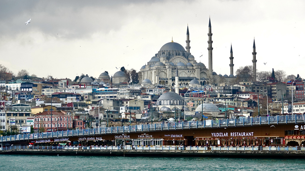 奇观天下|亚洲向左，欧洲向右，一座横跨两个大陆的城市