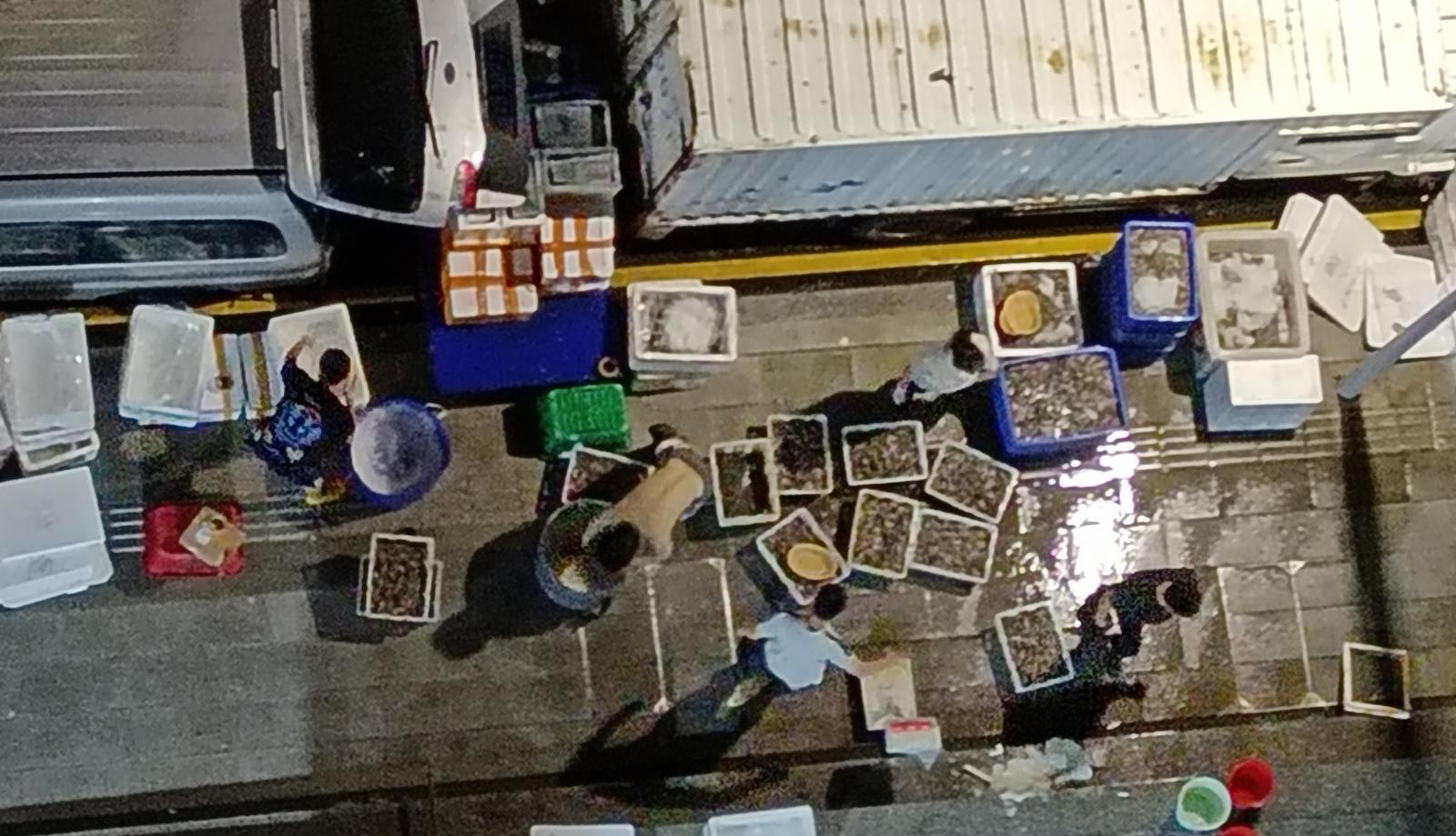 罗湖区一市场违法占用人行道？官方：已责令整改